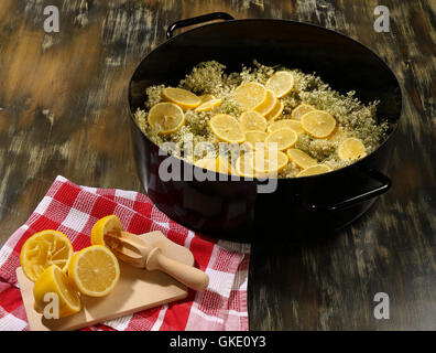 Glas-Kelch-Becher Stockfoto