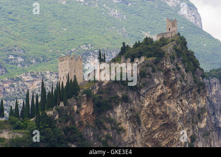 Castello di Arco, eine Burgruine am nördlichen Ende des Gardasees im Trentino, Italien. Stockfoto