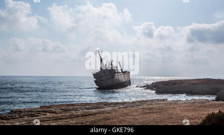 Die Schiffbrüchigen Boot der Edro III Bilder abseits der Küste von Paphos, Zypern. Stockfoto