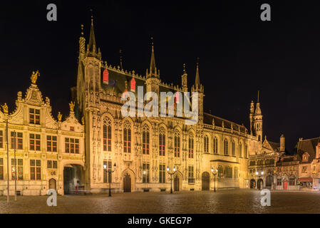 Gebäude in der Nacht in Brügge Stockfoto