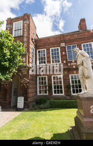 William Wilberforce House Museum und Statue, Kingston upon Hull, Yorkshire, England, UK Stockfoto