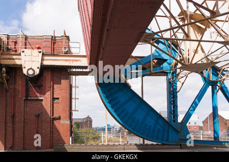 Mechanismus der Scherzer Rollen heben Klapp Drypool Brücke, Kingston upon Hull, Yorkshire, England, Großbritannien Stockfoto