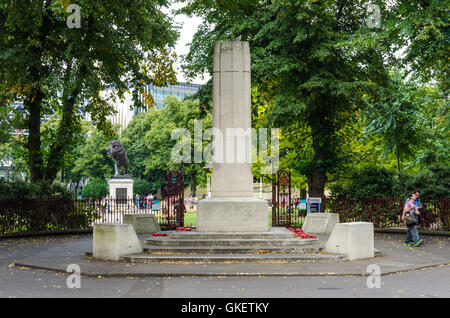 Lesung War Memorial befindet sich direkt vor dem Haupteingang zum Forbury Gärten in Reading, Berkshire Stockfoto