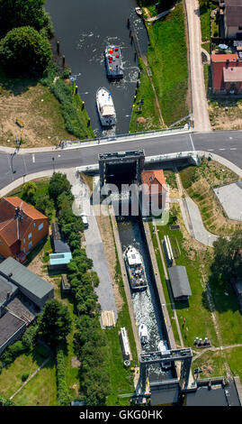 Luftbild anzeigen, Schloss Mirow mit Booten und Müritz-Havel-Wasserstraße, Mirow, Mecklenburger Seen, gelegentlich Schweiz, Mecklenburg-vor - Stockfoto