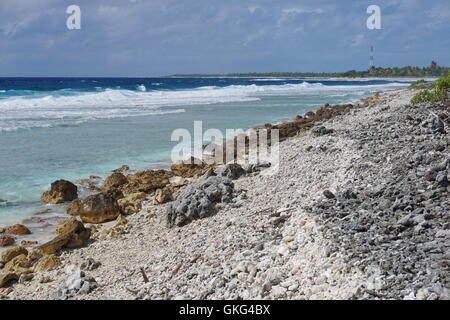 Meeresufer auf den Eintrag von der Tiputa pass, Atoll des Tuamotu-Archipel, Französisch-Polynesien, Rangiroa, Pazifik Stockfoto