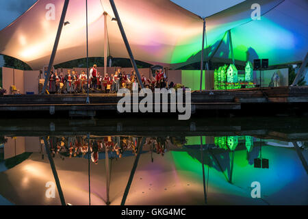 Strand-Konzert auf der Seebühne am großen Alpsee bei Bühl, Immenstadt Im Allgäu, Oberallgäu, Bayern, Deutschland Stockfoto