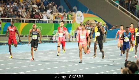 Rio De Janeiro, Brasilien. 19. August 2016. Aska Cambridge (JPN), Usain Bolt (JAM) Leichtathletik: 4100 m Männer Staffel Finale im Olympiastadion während der Rio 2016 Olympischen Spiele in Rio De Janeiro, Brasilien. Bildnachweis: Enrico Calderoni/AFLO SPORT/Alamy Live-Nachrichten Stockfoto