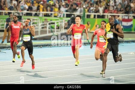 Rio De Janeiro, Brasilien. 19. August 2016. Aska Cambridge (JPN), Usain Bolt (JAM) Leichtathletik: 4100 m Männer Staffel Finale im Olympiastadion während der Rio 2016 Olympischen Spiele in Rio De Janeiro, Brasilien. Bildnachweis: Enrico Calderoni/AFLO SPORT/Alamy Live-Nachrichten Stockfoto