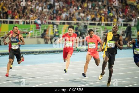 Rio De Janeiro, Brasilien. 19. August 2016. Aska Cambridge (JPN), Usain Bolt (JAM) Leichtathletik: 4100 m Männer Staffel Finale im Olympiastadion während der Rio 2016 Olympischen Spiele in Rio De Janeiro, Brasilien. Bildnachweis: Enrico Calderoni/AFLO SPORT/Alamy Live-Nachrichten Stockfoto