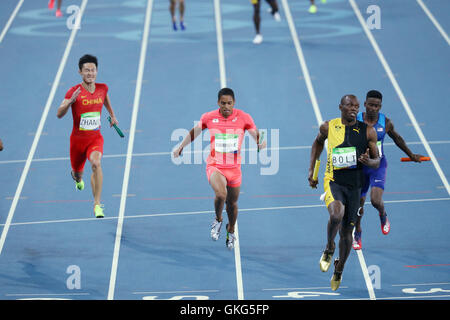 Rio De Janeiro, Brasilien. 19. August 2016. (L, R) Aska Cambridge (JPN), Usain Bolt (JAM) Leichtathletik: 4100 m Männer Staffel Finale im Olympiastadion während der Rio 2016 Olympischen Spiele in Rio De Janeiro, Brasilien. Bildnachweis: Koji Aoki/AFLO SPORT/Alamy Live-Nachrichten Stockfoto