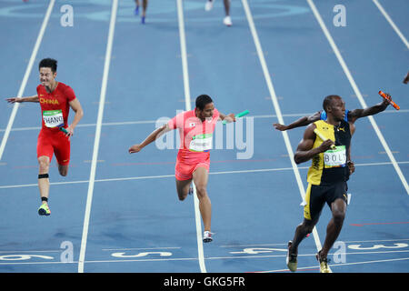 Rio De Janeiro, Brasilien. 19. August 2016. (L, R) Aska Cambridge (JPN), Usain Bolt (JAM) Leichtathletik: 4100 m Männer Staffel Finale im Olympiastadion während der Rio 2016 Olympischen Spiele in Rio De Janeiro, Brasilien. Bildnachweis: Koji Aoki/AFLO SPORT/Alamy Live-Nachrichten Stockfoto