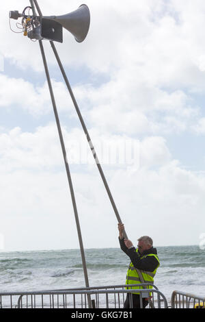 Bournemouth, UK. 20. August 2016. UK-Wetter: Wind und Flut verursacht Störungen am dritten Tag des Bournemouth Air Festival. Festhalten am Pole für sound-System verwendet. Bildnachweis: Carolyn Jenkins/Alamy Live-Nachrichten Stockfoto