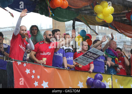 Glasgow Gay Pride 2016 Parade durch die Innenstadt Stockfoto