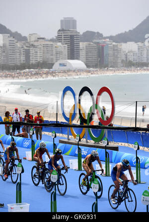 Rio De Janeiro, Brasilien. 20. August 2016. (L-R) Yuliya Yelistratova der Ukarine, Miriam Casillas Garcia von Spanien, Ai Ueda von Japan, Anne Haug Deutschlands, Kaidi Kivioja Estlands Zyklus während der Frauen-Triathlon der Rio 2016 Olympischen Spiele Fort Copacabana in Rio De Janeiro, Brasilien, 20. August 2016. Foto: Sebastian Kahnert/Dpa/Alamy Live News Stockfoto