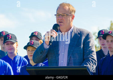 Sydney, Australien. 21. August 2016. Barangaroo Reserve genießt seit Eröffnung des ersten Geburtstags-Party. Die Geburtstags-Party enthalten viele Activetivies / Leistungen einschließlich eine Willkommen an Land, Sydneys Childrens Chior Leistung, wechselnde Musikdarbietungen, Orientierungslauf, pop-up-Naturspielplatz und Bildhauerei am Barangaroo. Bildnachweis: Mjmediabox / Alamy Live News Stockfoto