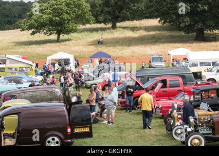 Brentwood, Essex, 21. August 2016 Menschenmassen auf der Custom-Kultur-Show, 2016, Brentwood, Credit: Ian Davidson/Alamy Live News Stockfoto