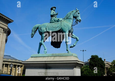 Statue von Königin Victoria, auf dem Pferderücken, Liverpool Stockfoto