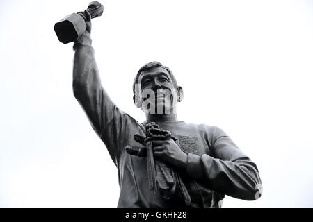 Statue von Sir Stanley Matthews im Bet365 Stadium Stoke-on-Trent. PRESSEVERBAND Foto. Bild Datum: Samstag, 20. August 2016. Vgl. PA Geschichte Fußball Stoke. Bildnachweis sollte lauten: Nick Potts/PA Wire. Einschränkungen: EDITORIAL verwenden nur keine unbefugten Audio, Video, Daten, Spielpläne, Verbandsliga/Logos oder "live"-Dienste. Im Spiel Onlinenutzung beschränkt auf 75 Bilder, keine video Emulation. Keine Verwendung in Wetten, Spiele oder Vereinsspieler/Liga/Einzelpublikationen. Stockfoto