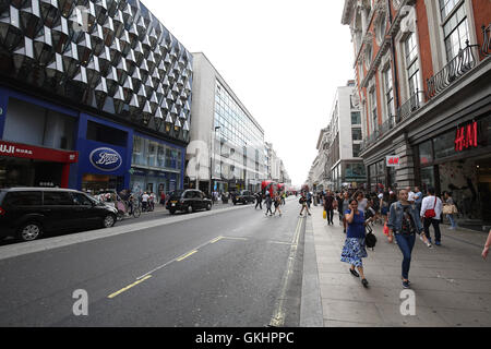 Großbritannien, London: Eine Gesamtansicht der Oxford Street im Zentrum von London am 20. August 2016. Stockfoto