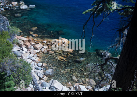 Foto von Lake Tahoe Felsenküste erschossen in einem hohen Winkel an d.l. Bliss State Park, Kalifornien Stockfoto