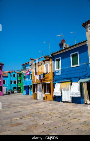 Die farbenfrohen Häuser auf der Insel Burano in Venedig Italien Stockfoto