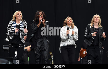 (links nach rechts) Allerheiligen Nicole Appleton, Shaznay Lewis, Melanie Blatt und Natalie Appleton führen auf der Virgin Media Bühne beim V Festival im Weston Park in Shifnal, Shropshire. Stockfoto