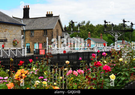 Ansicht von Grosmont Station vom Bahnhof Bauerngärten North Yorkshire Moors England UK Stockfoto