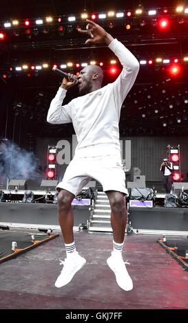 Stormzy führt auf der Virgin Media Bühne beim V Festival im Hylands Park in Chelmsford, Essex. Stockfoto