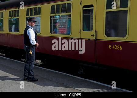 Master-Station (Geliebte?) am Bahnhof Grosmont, die North York Moors Railway, North Yorkshire, England UK Stockfoto