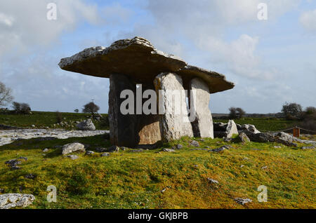 Poulnabrone Portal Grab Gräberfeld in Irland. Stockfoto