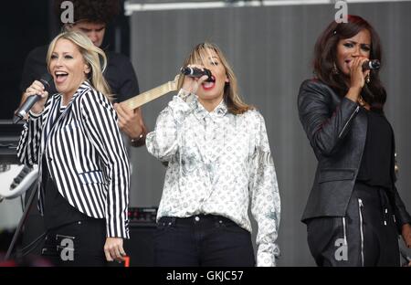 (Links nach rechts) Nicole Appleton, Melanie Blatt und Shaznay Lewis von All Saints führen auf der Virgin Media Bühne beim V Festival im Hylands Park in Chelmsford, Essex. Stockfoto