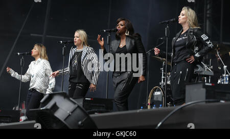 (links nach rechts) Allerheiligen Melanie Blatt, Nicole Appleton, Shaznay Lewis und Natalie Appleton führen auf der Virgin Media Bühne beim V Festival im Hylands Park in Chelmsford, Essex. Stockfoto