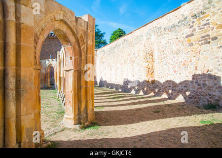 Romanischen Kreuzgang. San Juan de Duero Kloster, Soria, Spanien. Stockfoto