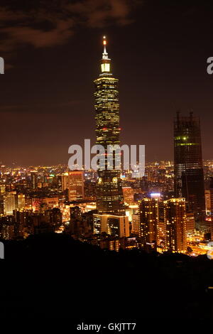 Blick auf den Xinyi Bezirk vom Elefantenberg aus Stockfoto