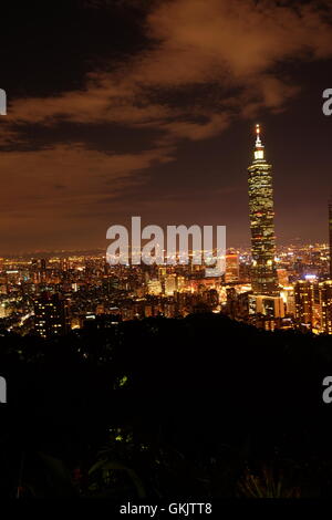 Blick auf den Xinyi Bezirk vom Elefantenberg aus Stockfoto