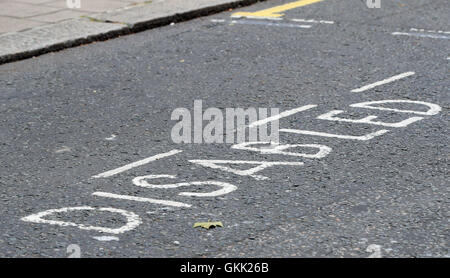 Stadt von Westminster deaktiviert Parkplatz Schilder in Carlisle Ort, Victoria, London. Stockfoto