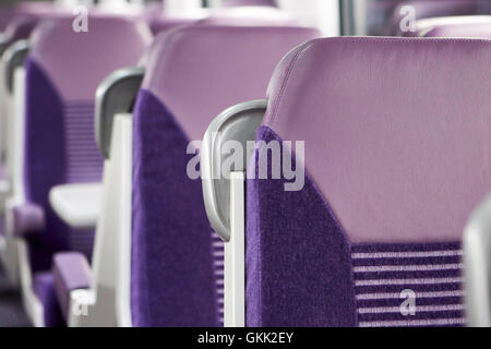 Sitzreihe leeren Zug Wagen in Irland Stockfoto