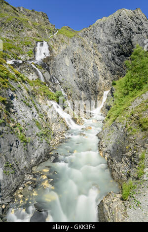 Ferrand Wasserfall und Fluss im Naturpark des Oisans, Frankreich, Europa Stockfoto