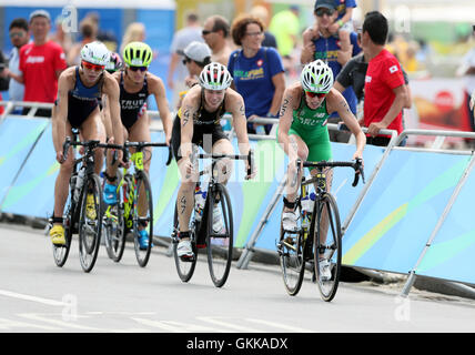 Irlands Aileen Reid während der Frauen Triathlon am fünfzehnten Tag der Olympischen Spiele in Rio, Brasilien. Stockfoto