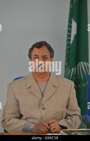 SRCC Mahamet Saleh Anadif spricht auf einer Pressekonferenz in Mogadischu am 9. Januar 2013. Als Sonderbeauftragter des Vorsitzenden der Kommission der Afrikanischen Union (SRCC) für Somalia befasste sich Anadif mit Fragen im Zusammenhang mit den Friedens- und Sicherheitseinsätzen der Afrikanischen Union in Somalia. / AU UN ist PHOTO / David Mutua Stockfoto