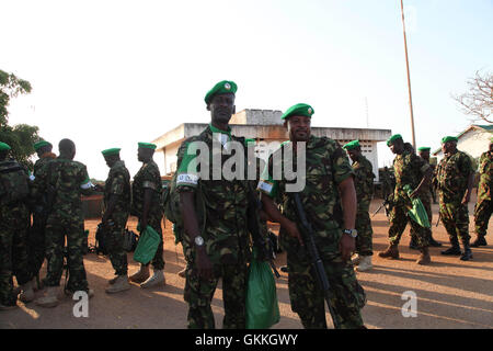Am 9. Dezember posierten KDF-Truppen für ein Foto, nachdem sie ihre einjährige Rotation in Kismayo, Somalia, als Teil der Mission der Afrikanischen Union in Somalia beendet hatten. Ihre Mission unterstützte Friedenssicherungs- und Stabilisierungsbemühungen in der südlichen Stadt. Stockfoto