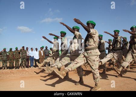 Djibouti-Soldaten, die unter Mission der Afrikanischen Union in Somalia (AMISOM) marschieren während der 39. Jahrestag von Dschibuti Armed Forces Day in Sektor 4 Beletweyne, Somalia am 6. Juni 2016. AMISOM Foto / Ahmed Qeys Stockfoto