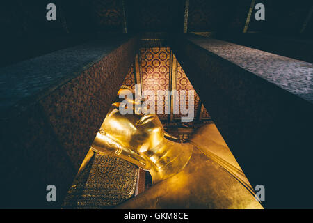 Der liegende Buddha im Wat Pho in Bangkok, Thailand. Stockfoto