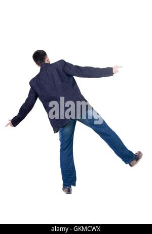 Balancieren jungen Mann in der Jacke. Sicht nach hinten. Stockfoto