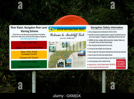 Schild am Marlcliff Schloss am Fluss Avon, Warwickshire, England, UK Stockfoto