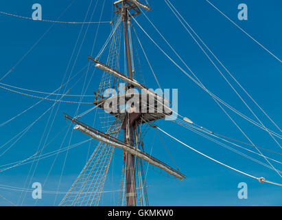 Masten der alten hölzernen Galeone, Alicante, Spanien Stockfoto