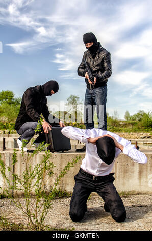 Zwei maskierten bewaffneten versucht, Geschäftsmann zu töten Stockfoto