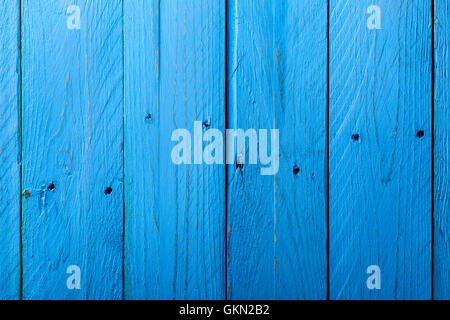 Blaue parallelen Holzbrettern mit Löchern Stockfoto