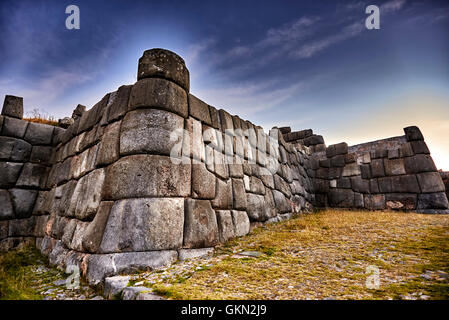 SACSAYHUAMAN, Cusco, PERU - 30. Mai 2015: Die Inka Komplex von Sacsayhuaman entlang ins Heilige Tal der Inkas in der Nähe von Cuzc Stockfoto