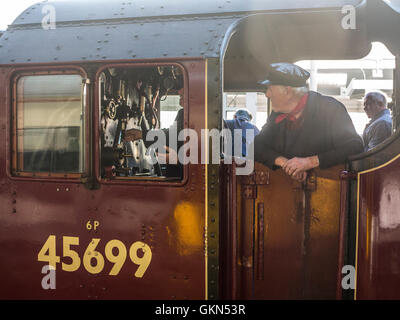 London Victoria Station: The Golden Age of Steam, LMS Jubilee Klasse 5699 Galatea August 2016 Stockfoto